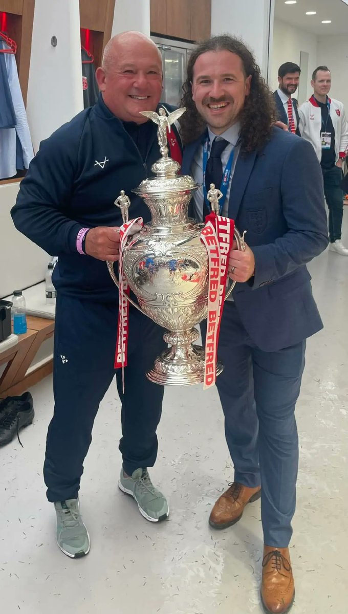 Ukraine_Rugby13's tweet image. 🏴󠁧󠁢󠁥󠁮󠁧󠁿ПРИГОЛОМШЛИВІ ВИХІДНІ🏆
Hull Kingston Rovers - команда англійської Супер Ліги і одного з тренерів Національної збірної України з регбіліг - Кевіна Дейтона @thekrd7 , стала переможцем найстарішого в світі регбійного турніру Challenge Cup!🏆👏

#UkraineRugbyLeague
#UkrainiansRL