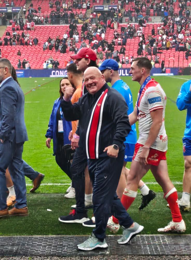 Ukraine_Rugby13's tweet image. 🏴󠁧󠁢󠁥󠁮󠁧󠁿ПРИГОЛОМШЛИВІ ВИХІДНІ🏆
Hull Kingston Rovers - команда англійської Супер Ліги і одного з тренерів Національної збірної України з регбіліг - Кевіна Дейтона @thekrd7 , стала переможцем найстарішого в світі регбійного турніру Challenge Cup!🏆👏

#UkraineRugbyLeague
#UkrainiansRL