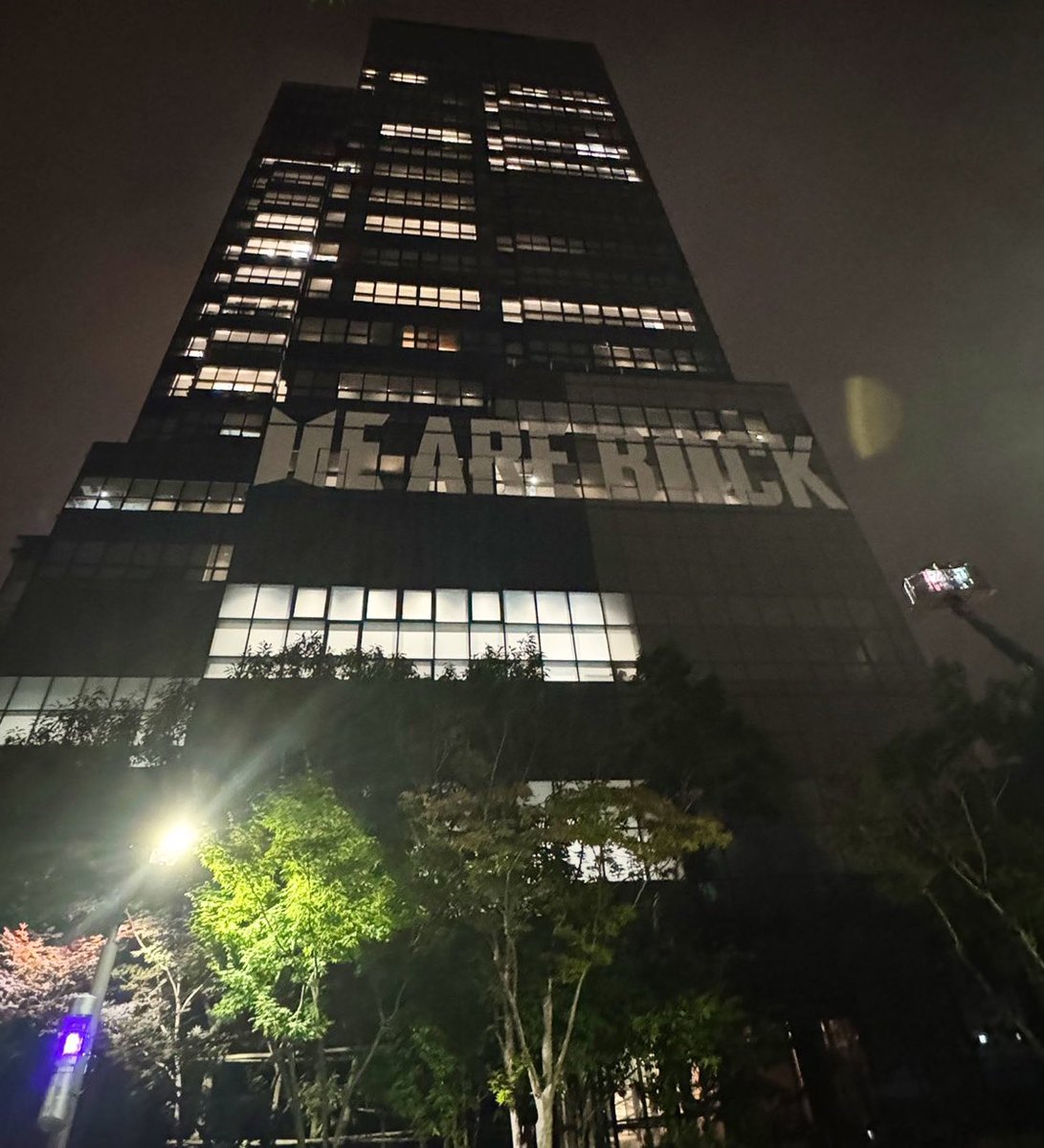 zero0clock_12's tweet image. ⟭⟬E ARE B⟬⟭CK! 
@BTS_twt