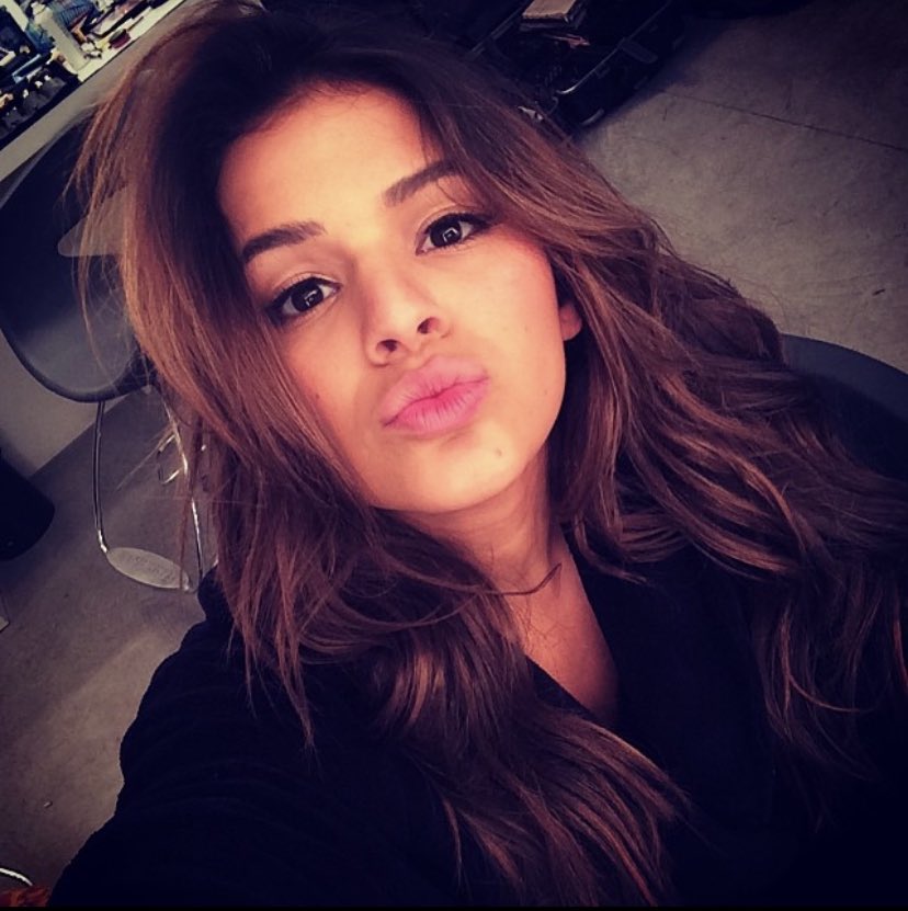 brunamstyle's tweet photo. bruna marquezine's old pics are such a vibe https://t.co/dZwwyCBmjF