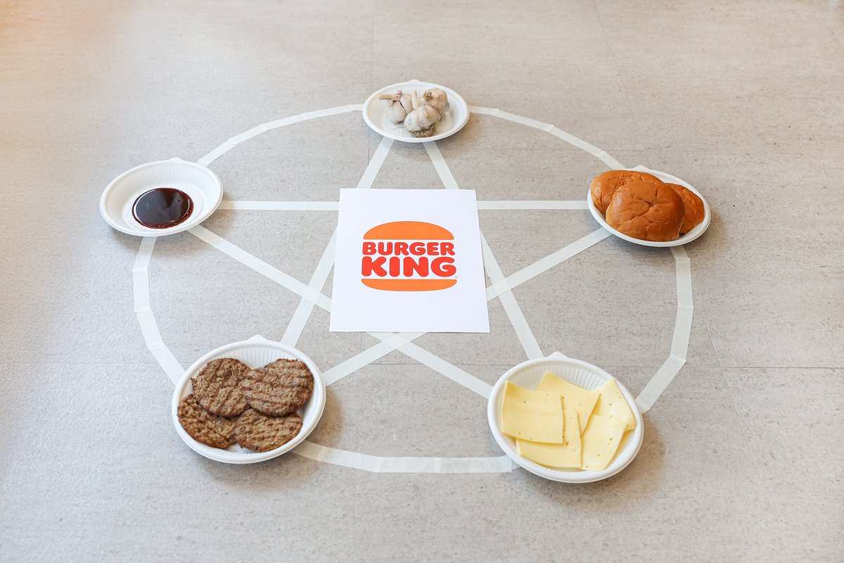 왕이시여,
양질의 제물을 바치오니
이 땅에 강림하소서…🍔✨

내일, 버거킹에 새로운 킹이 등장합니다.

#RT = #버거킹상품권 1만 원권, 20명