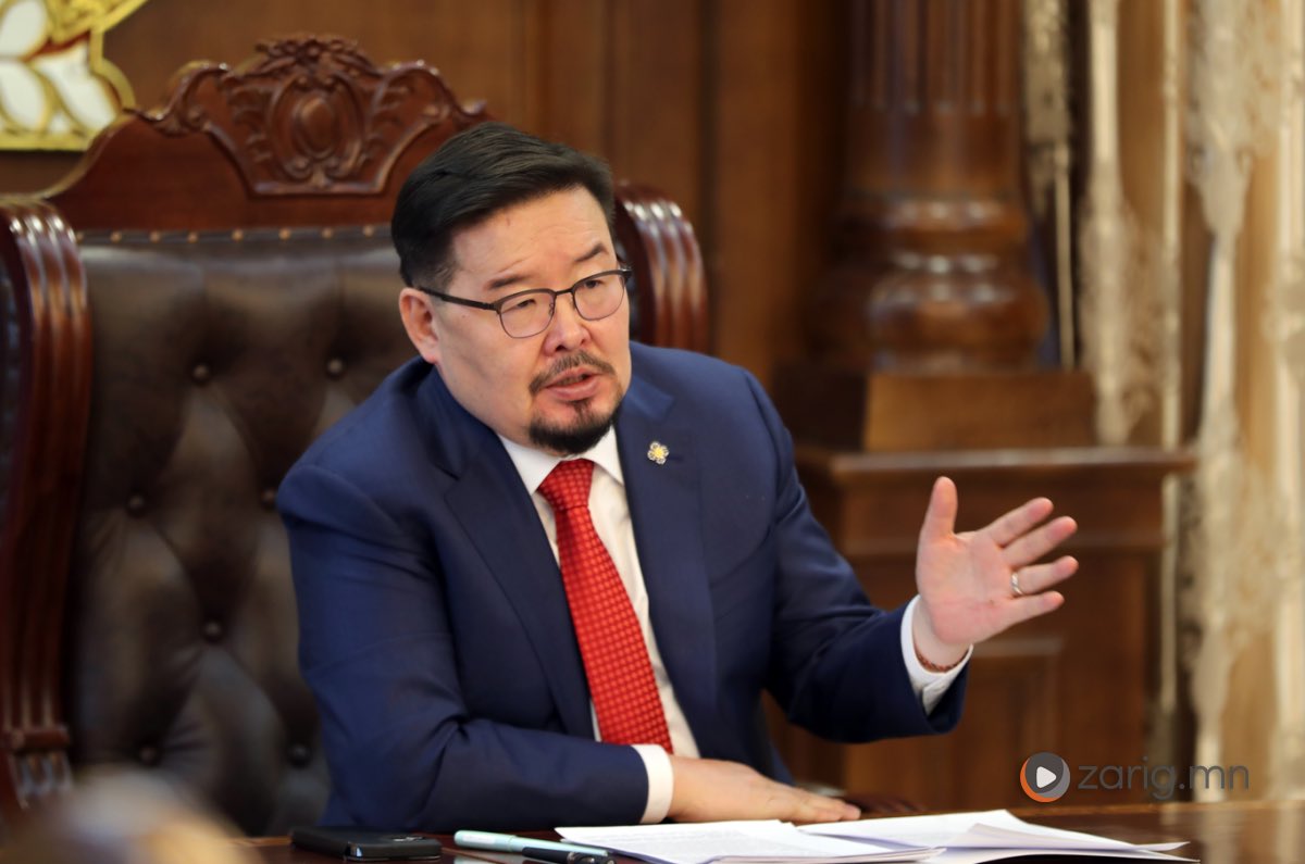 За зарлая даа. МАН-ын Удирдах зөвлөлөөс Монгол Улсын Ерөнхий сайдад Ерөнхийлөгчийн Тамгын газрын дарга Г.Занданшатарыг томилохоор дэмжлээ. Бага хурал дээр санал хураанаа.