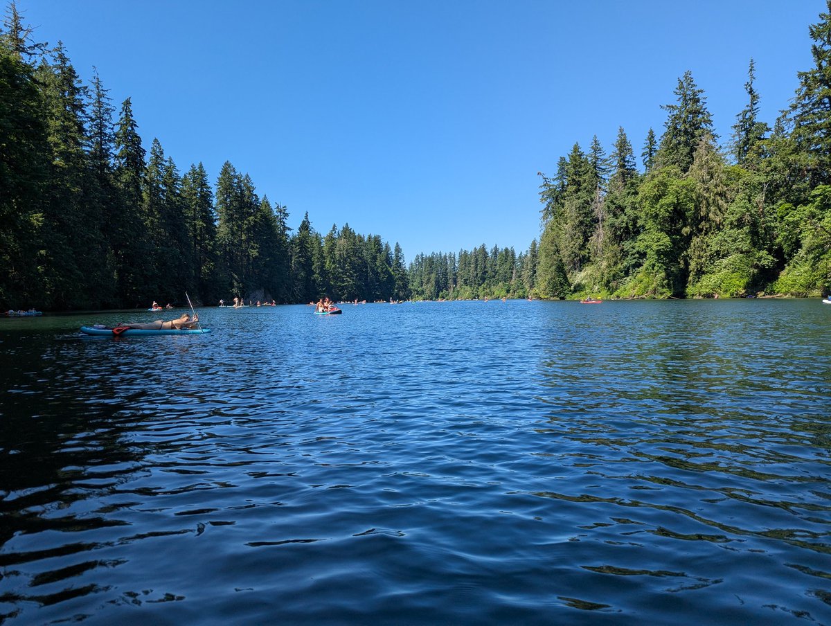 DocRing's tweet image. Paddle boarding and Estacada Lake. Oregon is beautiful this time of year.