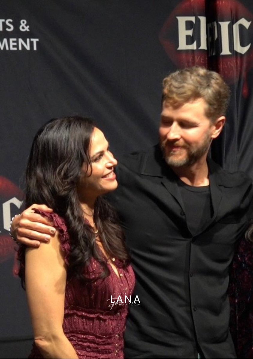 BRParrilla's tweet photo. 📸 | Lana Parrilla and Josh Dallas hoje durante o painel em grupo com o elenco de Once Upon A Time na Epic Cons: Savannah. 🩷

Credits: krista_fin_nl https://t.co/KxMlqaMMLT