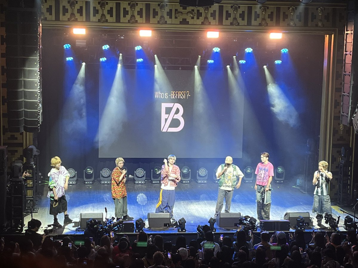 Bi_TOKYO_SH's tweet photo. 初ライブ感想
BESTY優しい。新規にもブレスレットくれた。ありがとうの気持ち😊

ライブ感最高！
煽り、シャウト、アレンジ、遊び心でその度フロア沸いてた

なんで皆こんなに英語話せるの?

歌の途中で人が抜けたり増えてた

だからあの人は必要なのか

自己紹介ないから誰が誰?😂

#BF_WORLDTOUR2025 https://t.co/FsIO3u6Uud