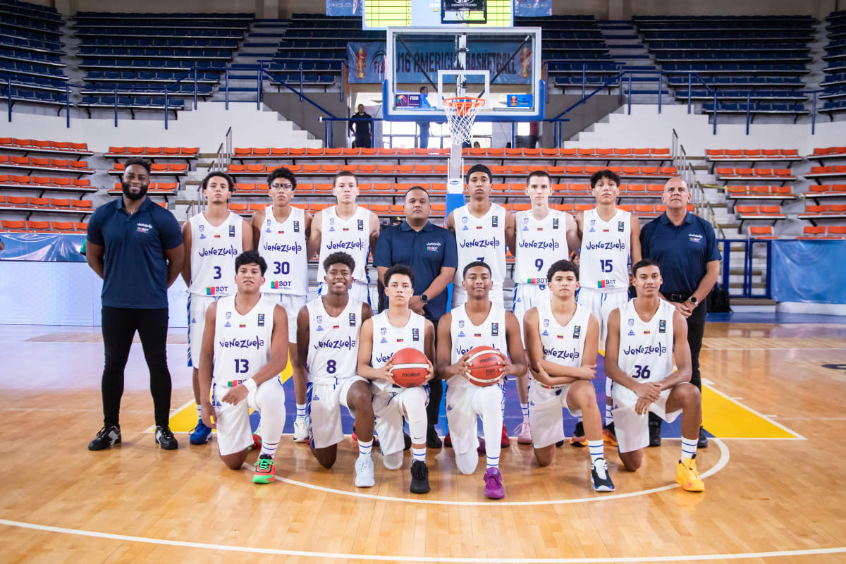 Oswaldo Narváez (@oswaldonarvaez) on Twitter photo Los chamos de la Selección U16 Masculina nos vuelven a regalar una inmensa alegría! una histórica presea de bronce 🥉en el FIBA U16 Americup disputado en Juárez (MEX).
Este logro representa la primera medalla en la categoría y apenas la segunda en eventos continentales de Los chamos de la Selección U16 Masculina nos vuelven a regalar una inmensa alegría! una histórica presea de bronce 🥉en el FIBA U16 Americup disputado en Juárez (MEX).
Este logro representa la primera medalla en la categoría y apenas la segunda en eventos continentales de