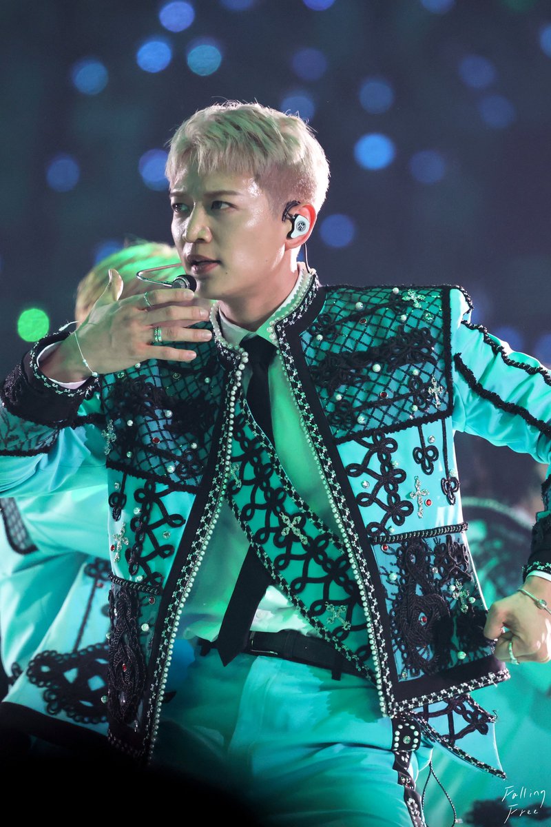 129FallingFree's tweet image. 250525 E.S.S.A.Y. 오이콘
밍자님 손목 팔찌랑 손가락에 낀 반지 보실 분?
#민호 #MINHO #ミンホ 
#샤이니 #SHINee