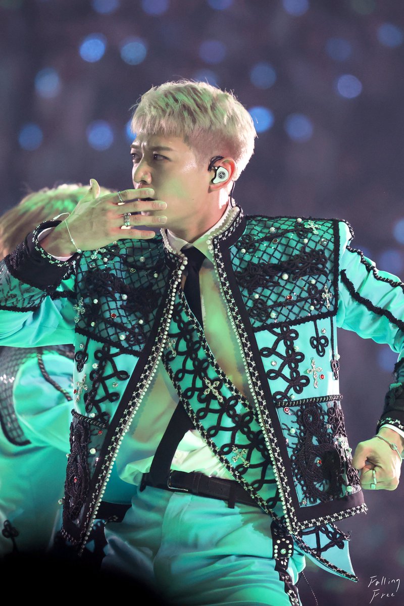 129FallingFree's tweet image. 250525 E.S.S.A.Y. 오이콘
밍자님 손목 팔찌랑 손가락에 낀 반지 보실 분?
#민호 #MINHO #ミンホ 
#샤이니 #SHINee