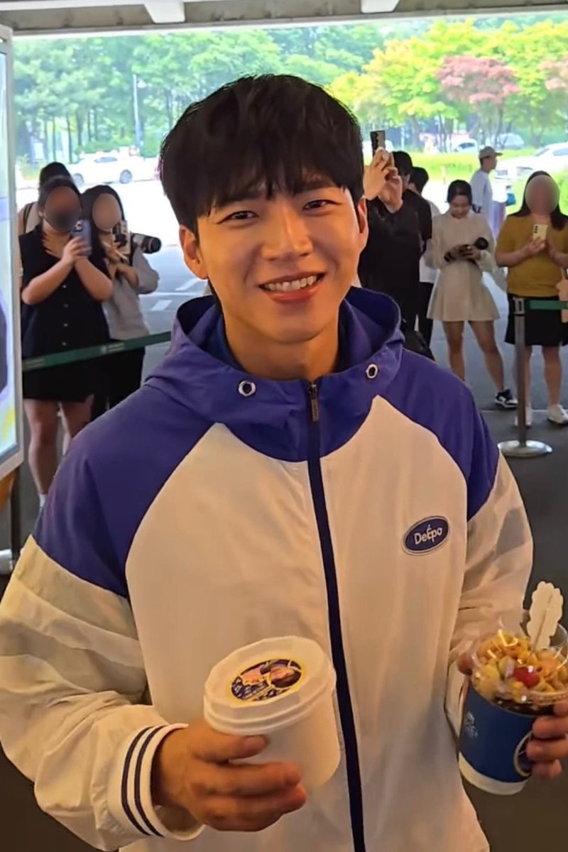 껌머왓다    
우현선배   𖨆♡ ..