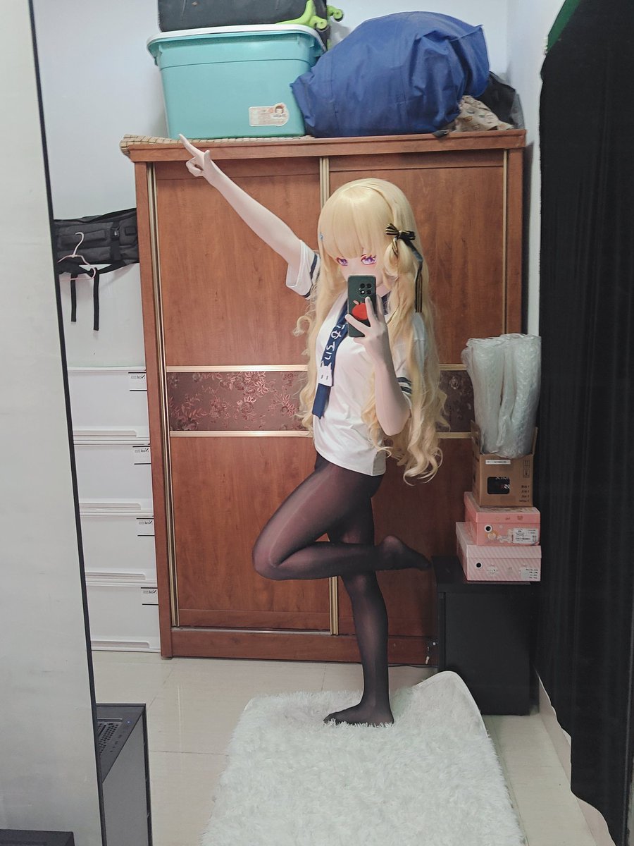 发点猪头公仔片
#菲比 #kigurumi