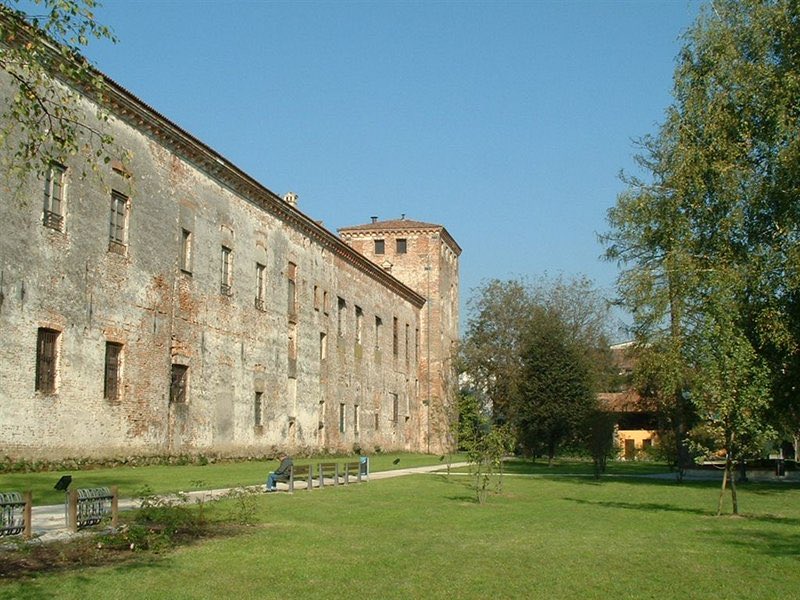 Ilsuggeritore's tweet image. Oggi #Cult, il quotidiano culturale @radiopopmilano sarà in onda alle 11.30 dal #MiscelaBistrotSociale nel parco del #CastellodiMelegnano, con tanti ospiti e argomenti!