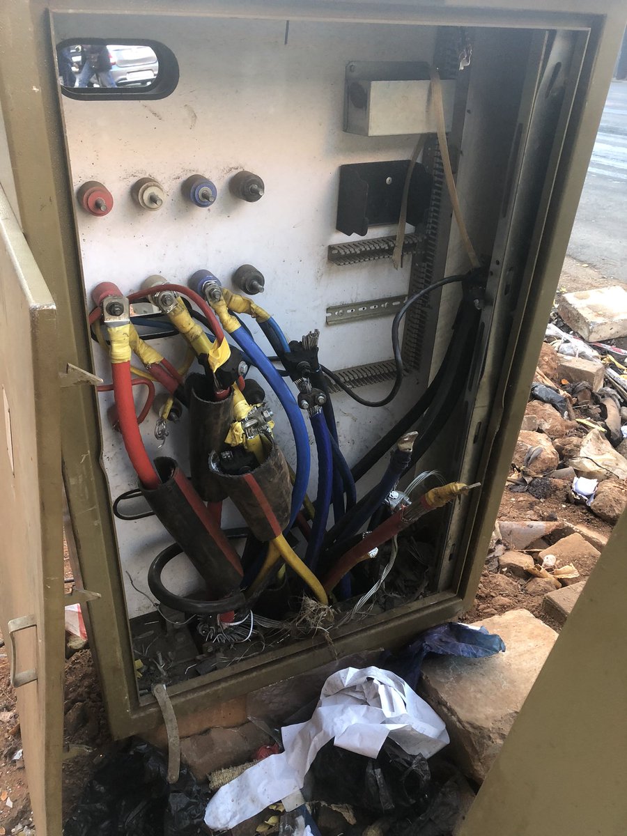 FasdaProtect's tweet image. Dangerous situation and uncompleted work.
Market cnr Polly, JHB CBD.
@CityPowerJhb @CityofJoburgZA @CoJPublicSafety @SafercityZA @ICG_Sales @GTP_Traffstats