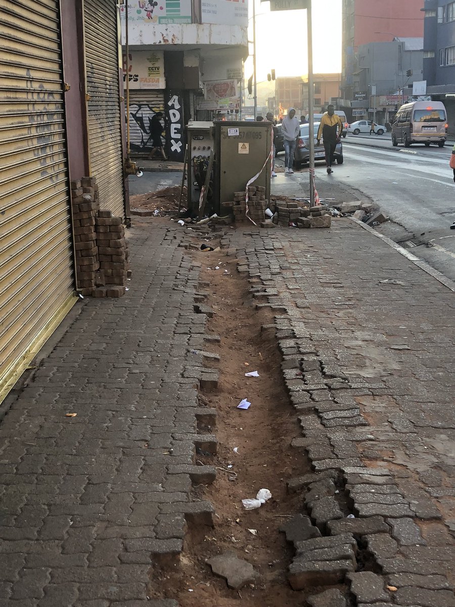 FasdaProtect's tweet image. Dangerous situation and uncompleted work.
Market cnr Polly, JHB CBD.
@CityPowerJhb @CityofJoburgZA @CoJPublicSafety @SafercityZA @ICG_Sales @GTP_Traffstats