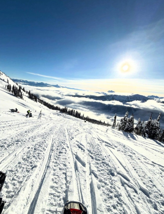 polarisjpn's tweet image. アンディ・トーマスと見る世界の頂上の景色 🌎

※アンディ・トーマスは、アメリカ・ワイオミング州出身のプロスノーモービルレーサーであり、Polaris社のファクトリーライダーです。  polarissnowmobile.jp #PolarisSnow #snowmobiles #snow