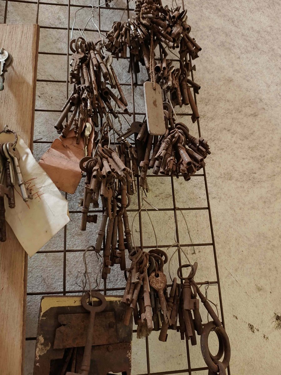 #lornalovesthis #KeysOnMonday Old keys on display at J B Banks Heritage Museum in Cockermouth, Cumbria. jbbanks.co.uk #oldantiquedoorkeys #oldlocks #antiqueironmongery #authorslife @ I write #historicalfiction - see lornahunting.com