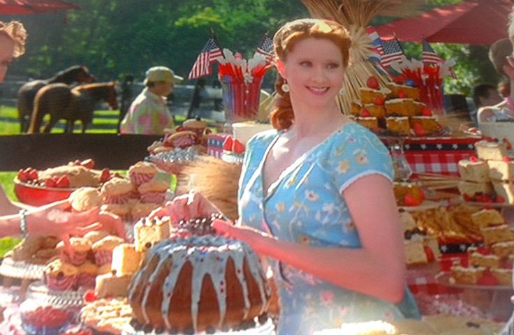 Inspired by the original (1975)  Stepford Wives film I made a Bundt cake 😂 with a light sugar topping - quite delicious 🤤