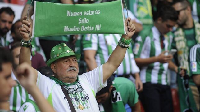 Por ti. Que estuviste en Salamanca o pegado a una radio el día de Santander.
Por ti. Que lloraste como nadie el día del Valladolid.
Por ti. Que sufriste la temporada de los 25 puntos.
Por ti. Que eras solo un niño en el ascenso en Jaén.

Por ti y por todos. Disfruten.

Dale Betis