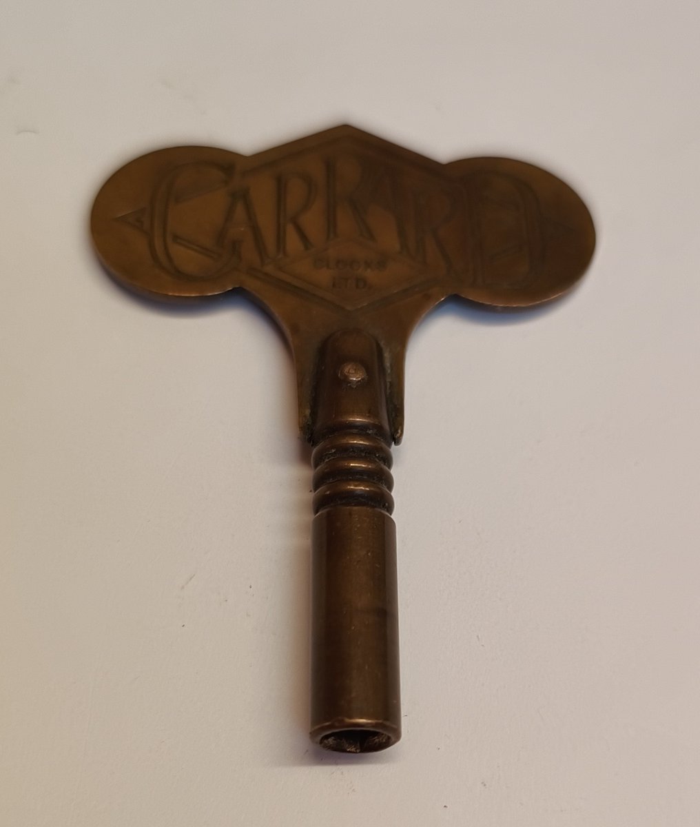 #lornalovesthis #KeysOnMonday #Oldkeys Summersons Clocks Warwick #oldantiquedoorkeys #oldlocks #antiqueironmongery #authorslife I write historicalfiction - see lornahunting.com #historicalfiction