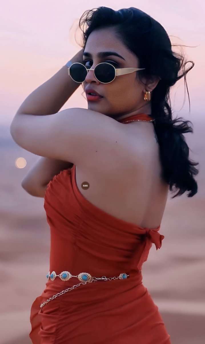 LordEndlessDark's tweet photo. Varsha lanja 
Venakala Potlu baga padutunayi emo aa video lo laga curves bayataki vachayi 
🥵🥵🔥🔥🔥 https://t.co/B9SqcZxP2Z