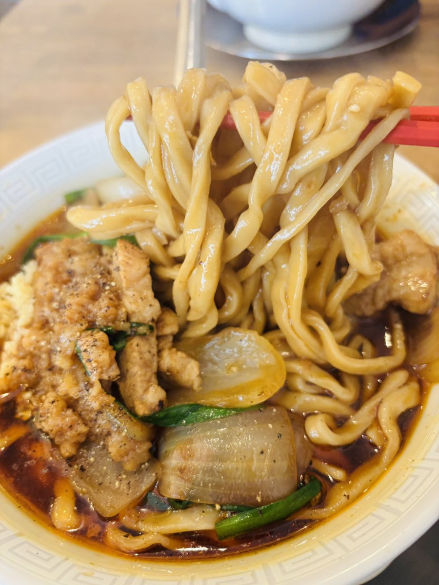 MARU喜🍜
辻堂🚃

スタミナラーメン注文👆❤️

なんとライスが売り切れ🍚😭😭
このガッツリは
絶対ライスと合いすぎるよね〜😭
リベンジライスしに
絶対また来ようと思いました🥺

アブラとニンニクがたまらん🥴
玉ねぎも良い！
本当にすっっごく美味しかった💛🧡

デコ兄さんご一緒ありがとうです🧑‍🦲