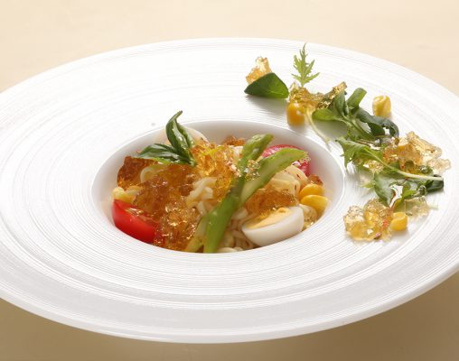 ＼スープをジュレに／
🍜ジュレ　ラーメン　カクテル仕立て

彩り鮮やかラーメンをご紹介
見た目も栄養も100点満点なのに低カロリー
こんなラーメン見たことない🍜
#ラーメンレシピ

👇レシピはこちら👇
instantramen.or.jp/recipe/1116/