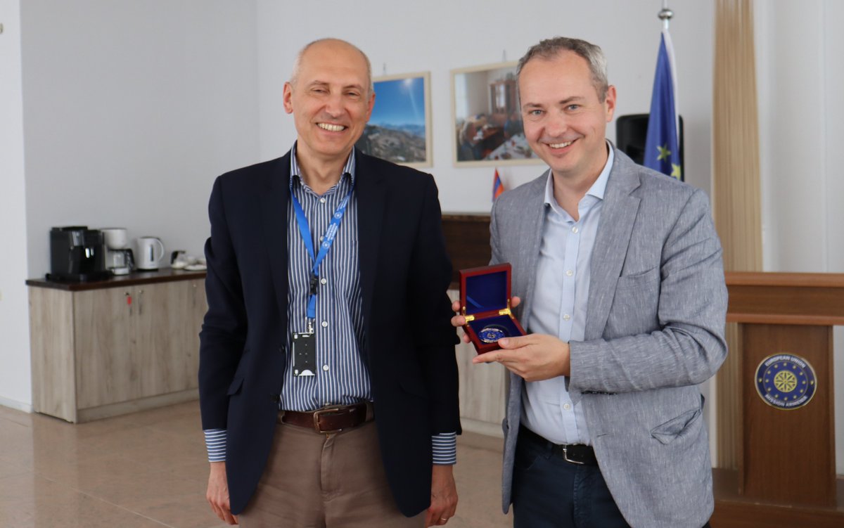European Union Mission in Armenia (@eumarmenia) on Twitter photo Honoured to welcome 🇱🇹 Vice-Minister of <a href="/LithuaniaMFA/">Lithuania MFA | #StandWithUkraine</a> <a href="/pranevicius/">Julius Pranevicius</a> and ambassador Andrius Pulokas at #EUMA. DhoM Marek Kuberski briefed them about security situation and recent developments on the ground. 🇱🇹 has two nationals serving with the mission. <a href="/YerevanDialogue/">Yerevan Dialogue</a>. Honoured to welcome 🇱🇹 Vice-Minister of <a href="/LithuaniaMFA/">Lithuania MFA | #StandWithUkraine</a> <a href="/pranevicius/">Julius Pranevicius</a> and ambassador Andrius Pulokas at #EUMA. DhoM Marek Kuberski briefed them about security situation and recent developments on the ground. 🇱🇹 has two nationals serving with the mission. <a href="/YerevanDialogue/">Yerevan Dialogue</a>.