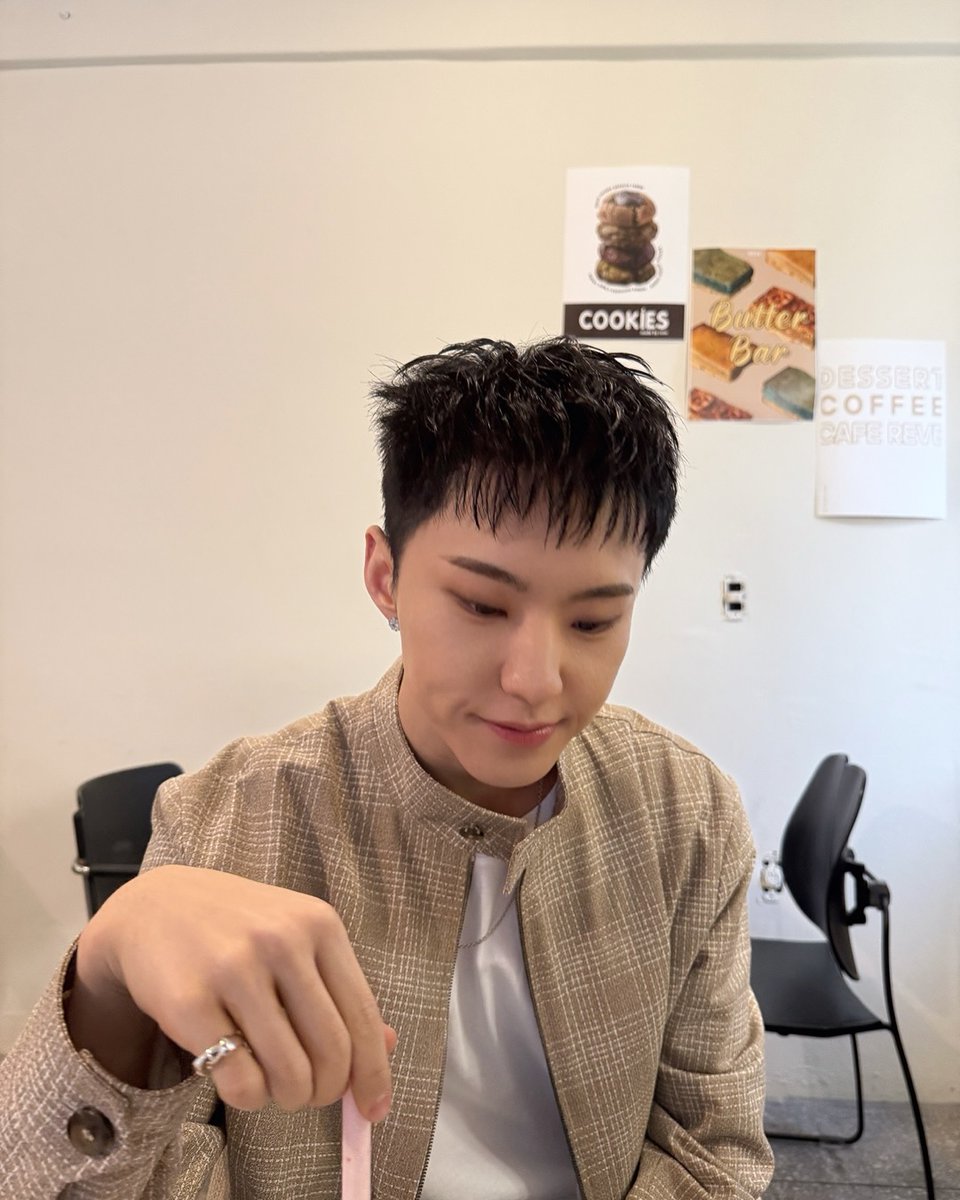 Being surrounded by people who accept me has helped me feel this way. Whether it’s my team, my friends, or the quiet support I receive from you, Carats, I’ve felt a kind of love that doesn’t ask me to be anything else.