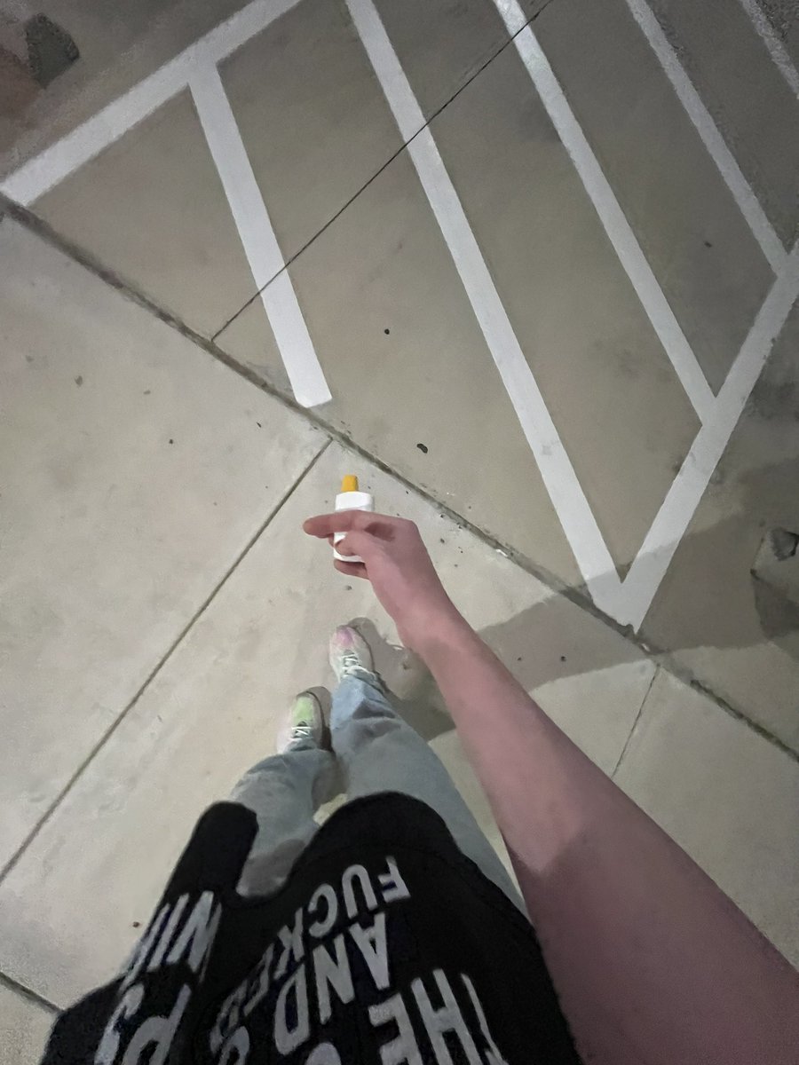 fraxiommusic's tweet photo. I’ve been fucking hoes and popping pillies man I feel just like a rock star! https://t.co/ywwSose9lg