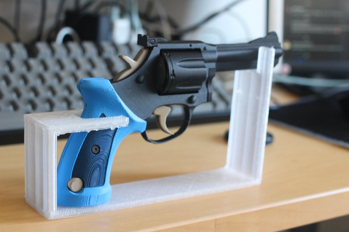 Hiata_Arts's tweet image. Blue Archiveより橘ノゾミ ヒカリの武器
デッドリー・スイッチ
チケット・パンチ
を3Dプリンターにて作成!!
#BlueArhcive #ブルアカ #シュポガキ #Blender #3DCG