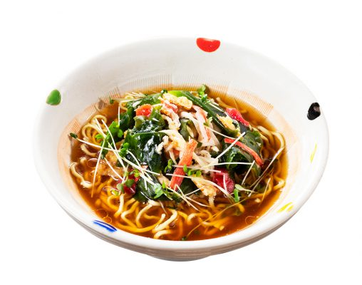 ＼梅干しでさっぱりと／
🍜切り干し大根とわかめのナムル麺

簡単に作れて、栄養たっぷりラーメン🍥
和食🥢の定番切り干し大根で旨味が増し
梅干しを入れてサッパリ召し上がれ
#ラーメンレシピ

👇レシピはこちら👇
instantramen.or.jp/recipe/1002/