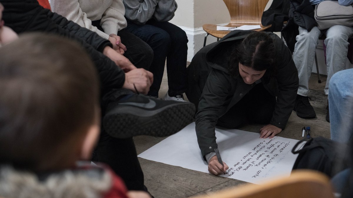 🎭 The LoveESOL Forum Theatre was buzzing! Packed hall, bold ideas from spect-actors on improving ESOL in London: multilingual advice, childcare funding, staff training &amp; more.
👏 Our EFA student-actors smashed it!
🎟️ Train with us: eventbrite.co.uk/e/introduction…

#LoveESOL #ESOLMatters