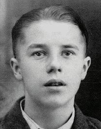 Pauwel Herremans. Niel. Scholier. Vrijgezel. Verzetsgroep Zwarte Hand. Sluikpers. Opsluiting in Fort Breendonk. Deportatie naar Wuppertal, Esterwegen, Gross Strehlitz, Gross Rosen, Dora en Nordhausen. Pauwel sterft op 4 april '45. 19 jaar. #heldenvanhetverzet