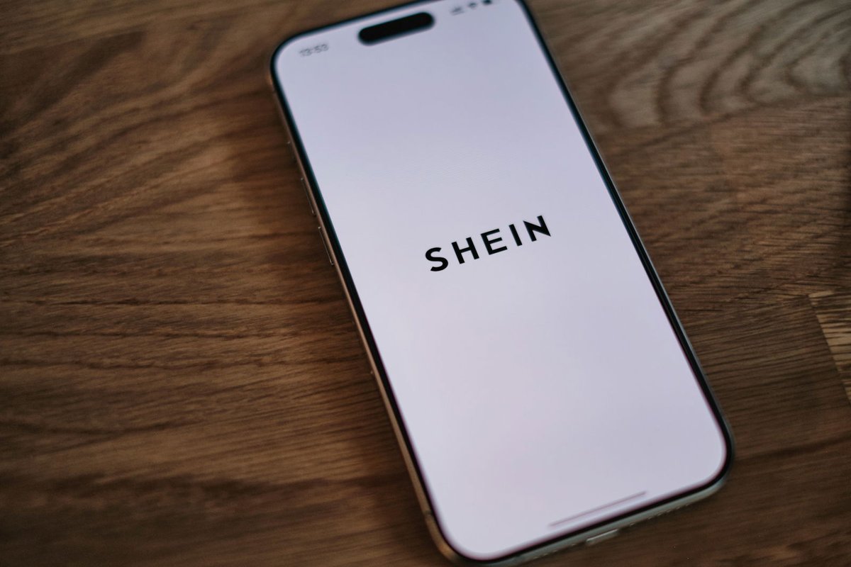 businessamfr's tweet photo. L’UE prend des mesures à l’encontre du géant de la mode rapide Shein pour des violations du droit de la consommation https://t.co/QQJgPHq0cZ #Shein #ModeRapide #DroitDeLaConsommation #CommissionEuropéenne #ProtectionDesConsommateurs https://t.co/8le4D5LsJx