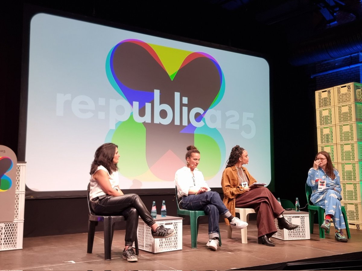 Ich hätte mir gestern so gerne ein mutiges Statement für die Zukunft von Cosmo in Berlin gewünscht. Wo in Berlin immer weniger diese Diversität, nach dem Ende von Radio Multikulti, zu finden ist. Ich frage mich auf was für eine postmigratische Realität in den Medien zusteuern?