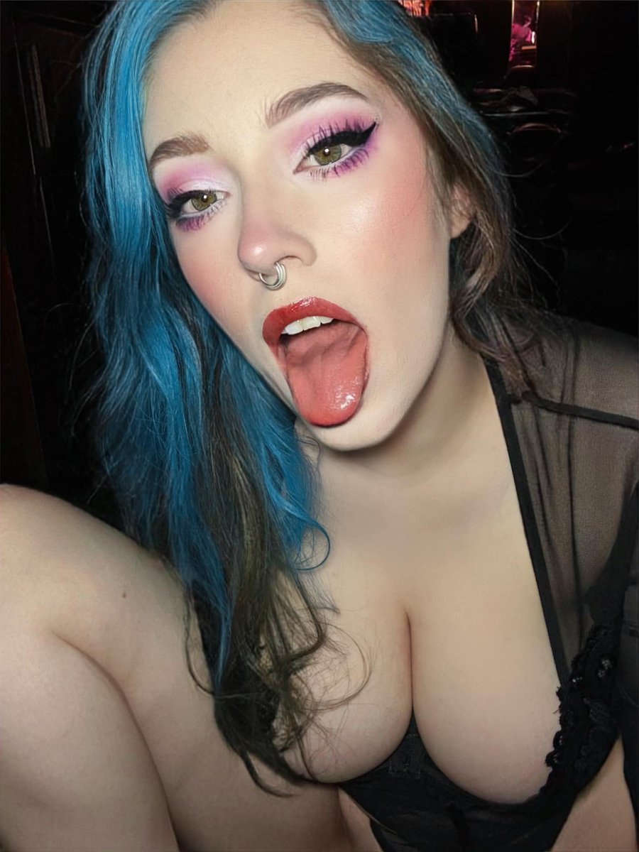 King of the tongue out post