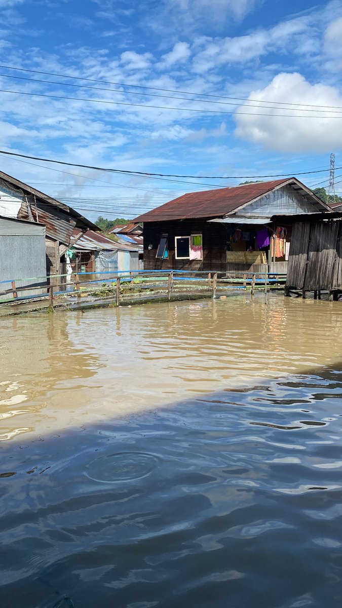 terekayasa's tweet photo. terinfokan: area belakang pasar kedondong lumayan dalam banjirnya, jadi bagi yg mau nerus ke kahoi disarankan lewat jalan ulin
#SamarindaCalap
@samarindabaseee @SamarindaUpdate @txtsamarinda @kabar_SMR https://t.co/ITSlnbIVwY