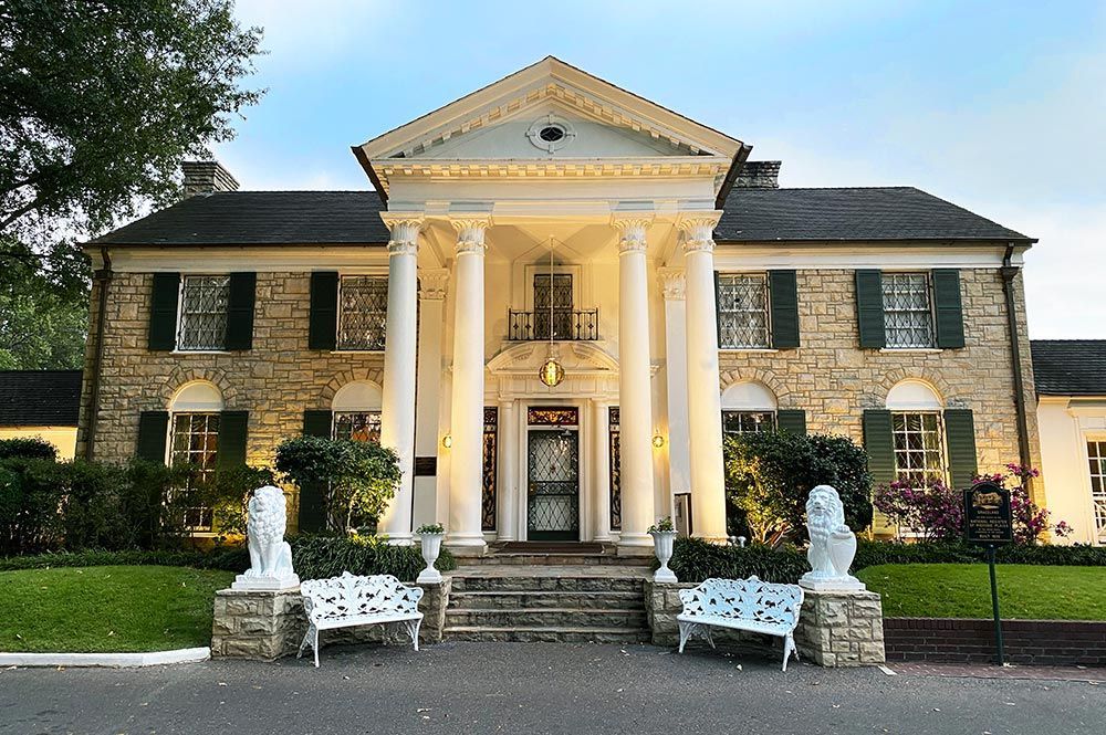 Looking for an extra-special one-night getaway to Graceland? Join us on Saturday, June 7, for an exclusive evening of Graceland Anniversary events. Your experience includes an after-hours Graceland Mansion tour, dinner at the Car Museum, an overnight stay at the Guest House, and