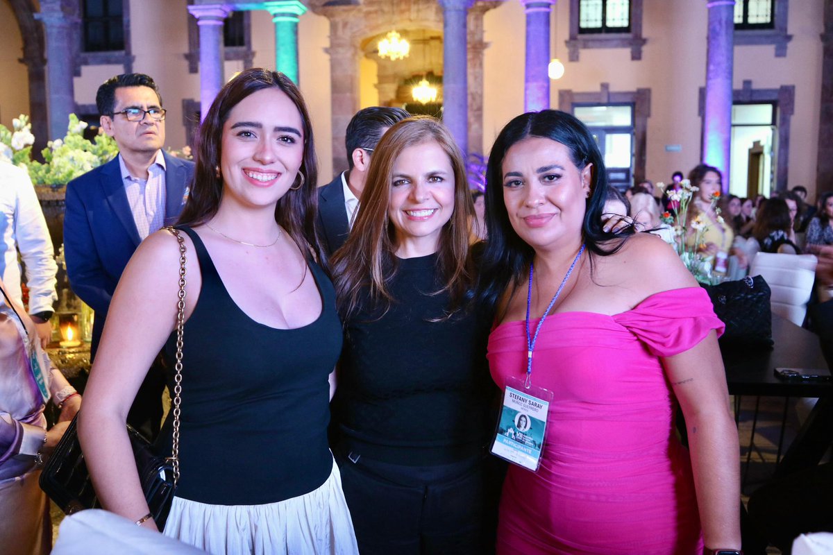 Muy honrada de ser parte de la Cumbre Iberoamericana de Agendas Locales de Género y del Congreso Iberoamericano de Municipalistas. 🙌🏼

Compartir con mujeres históricas que lideran instituciones clave para construir sociedades más justas es verdaderamente un orgullo.

Desde la