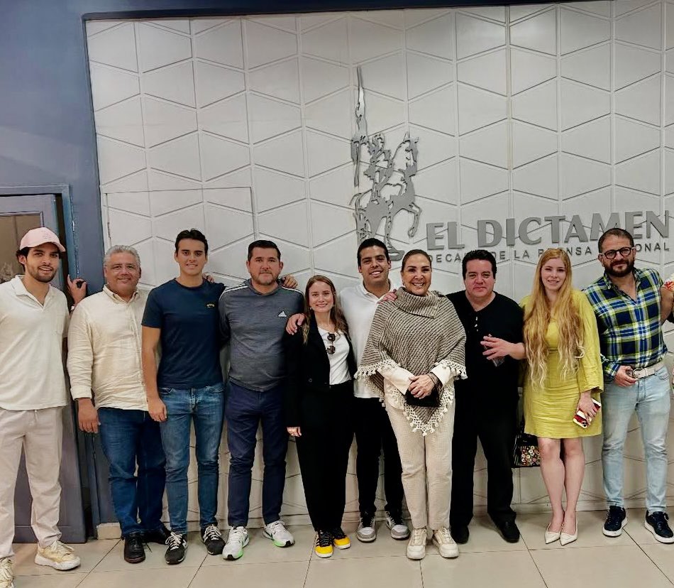 charliedelvalle's tweet image. Visitamos a nuestra amiga Bertha Ahued Malpica próxima Presidenta Municipal de Boca del Rio Veracruz para ofrecerle todo nuestro apoyo en su candidatura, sabemos y confiamos en su gran capacidad para gobernar #ElDictamen  🗞️ #BERTHAEsElCambio  #BocaDelRio 🥇 #Veracruz  @gordahued