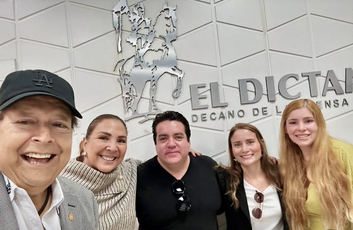 charliedelvalle's tweet image. Visitamos a nuestra amiga Bertha Ahued Malpica próxima Presidenta Municipal de Boca del Rio Veracruz para ofrecerle todo nuestro apoyo en su candidatura, sabemos y confiamos en su gran capacidad para gobernar #ElDictamen  🗞️ #BERTHAEsElCambio  #BocaDelRio 🥇 #Veracruz  @gordahued