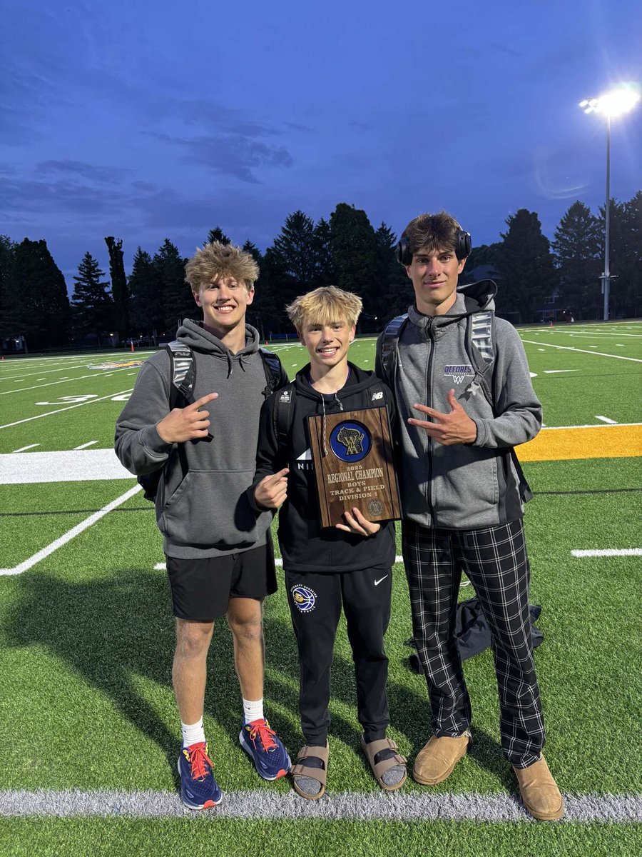 OhmenBrooks's tweet photo. First in the high jump 6’2. Third in the triple jump with a jump of 40’11, and fourth in the 4x4 (first leg) split a 52.4. Scored 21 points individually and won Regionals as a team with 116 points. https://t.co/9yt06xMByJ