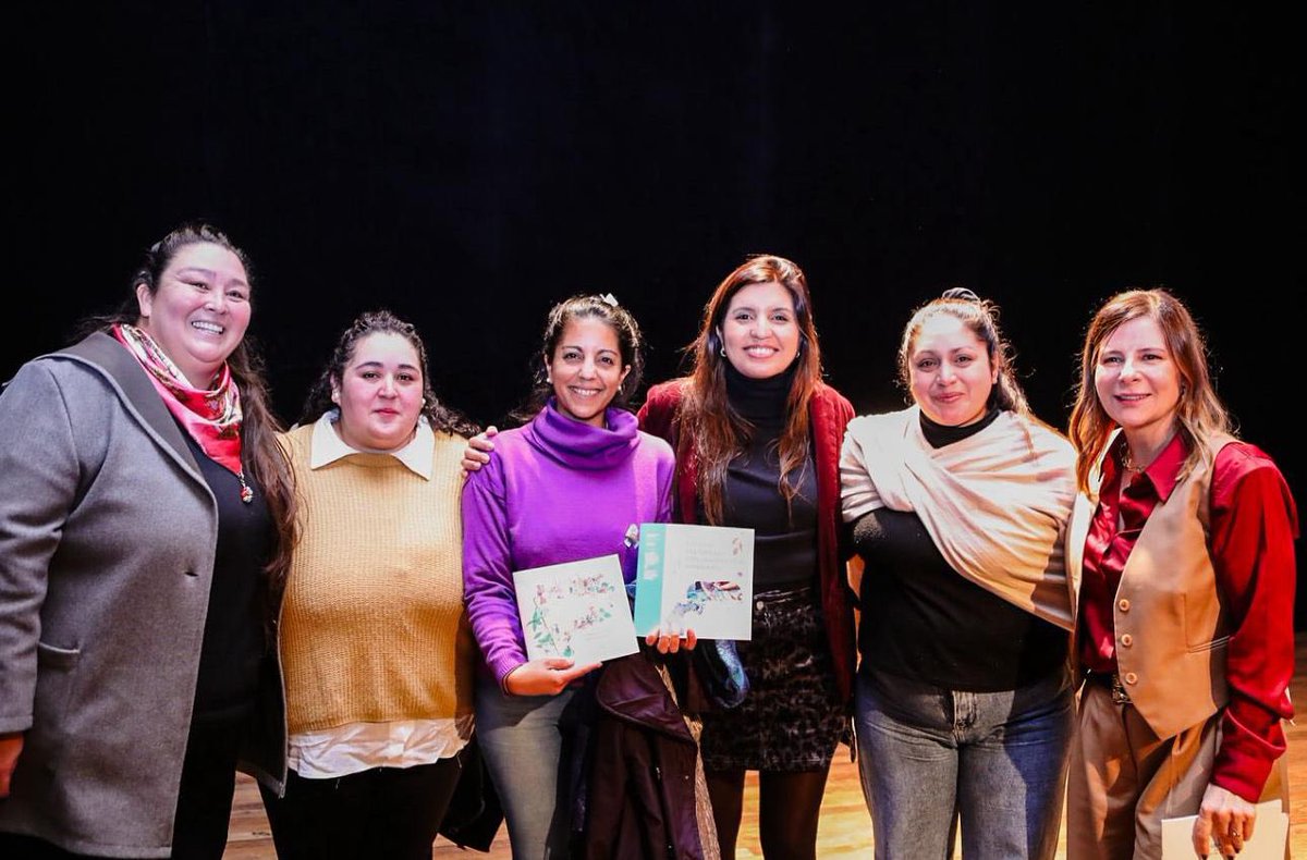 danyvilar's tweet photo. 🌎Cuidar el ambiente implica también una transformación cultural

Hoy presentamos junto a la querida compañera y presidenta del Instituto Cultural, @fsaintout, el programa Cultura Ambiental de la PBA, para despertar conciencia ambiental y movilizar a través del arte y la cultura. https://t.co/SAsJRSIqWL