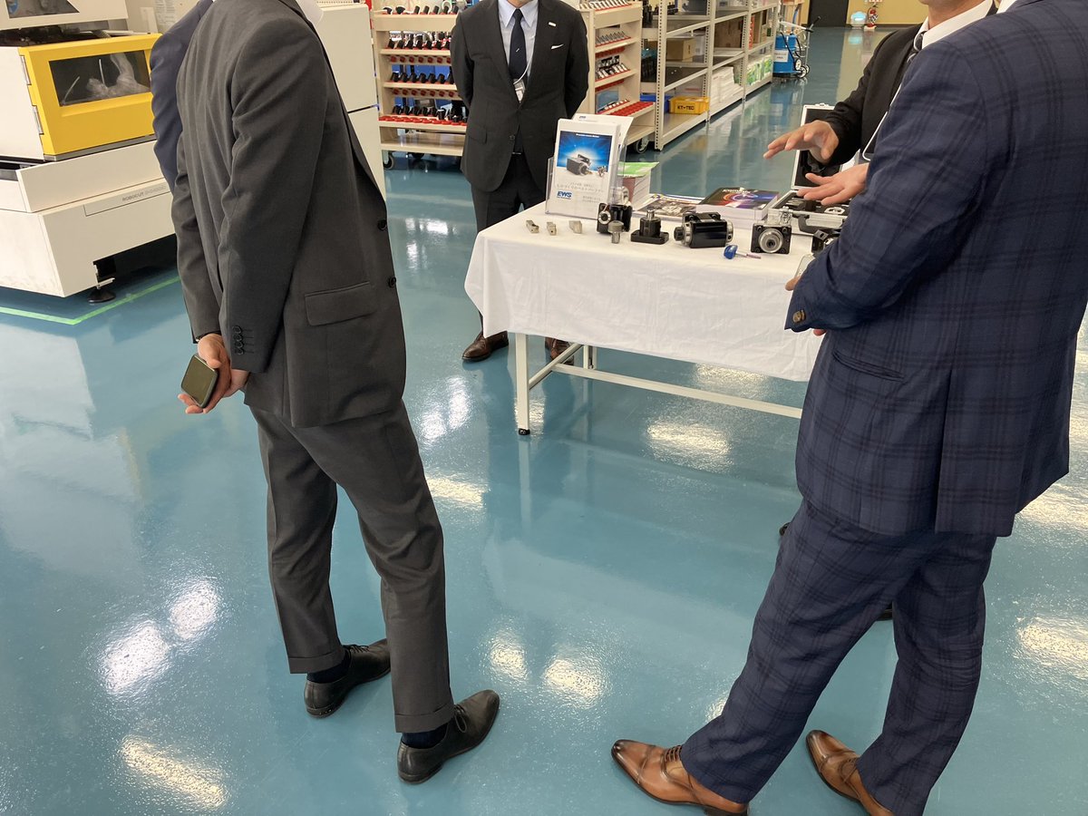 Cominix1's tweet image. ㈱ケーテーテック様@ktt7771の土浦新工場の竣工式にお招きいただきました❗️
EWS社の旋盤用ホルダを高く評価いただいており、沢山の御参加ある中EWSの展示ブースも設けて頂きました😃新工場にはEWSミルホルダがずらりと並んでおります✨
