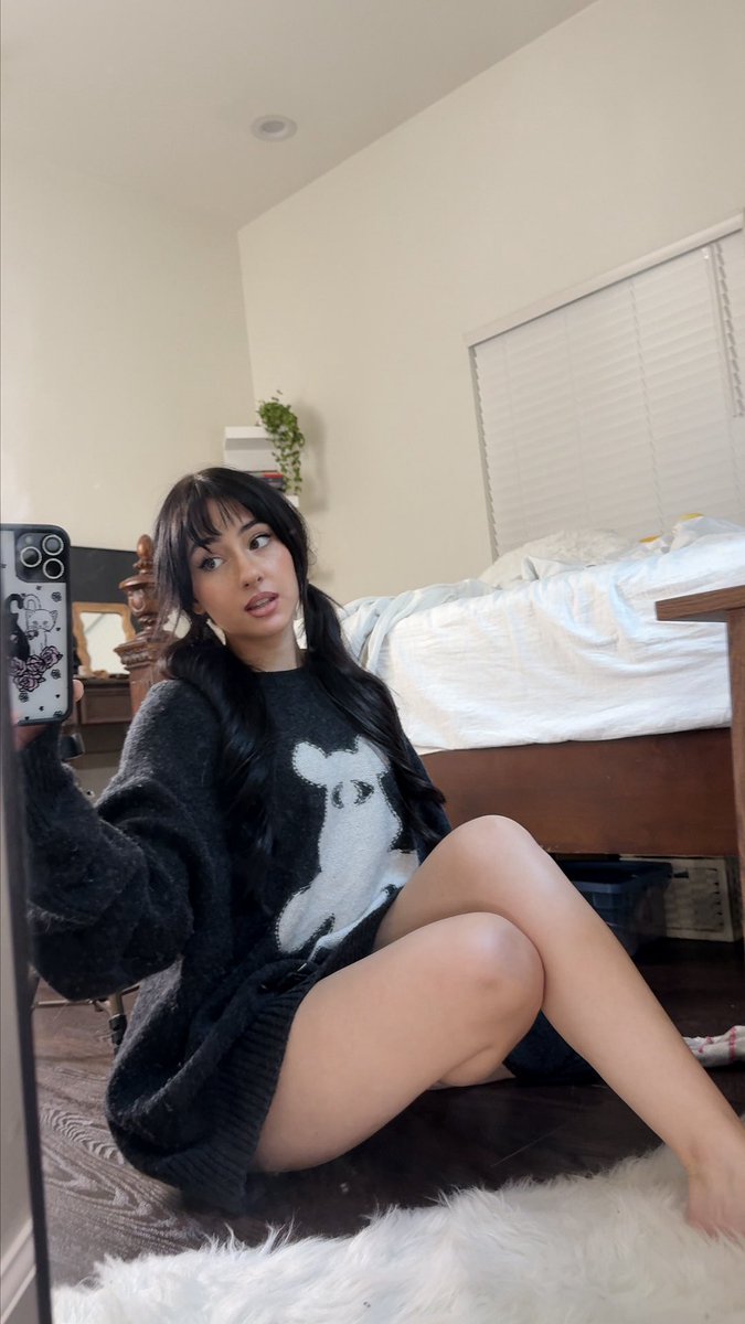 devinevola's tweet image. Hi