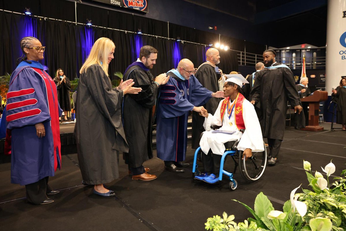 AndrewRuiz__'s tweet photo. Moved by this young man. Despite facing a tragedy last month, Neamiah Johnson's determination remains strong. Today he graduated from @HMLSrHighSchool and was surprised by members of the @MiamiHEAT with a $10k check for medical bills. https://t.co/alMw9dlfDZ