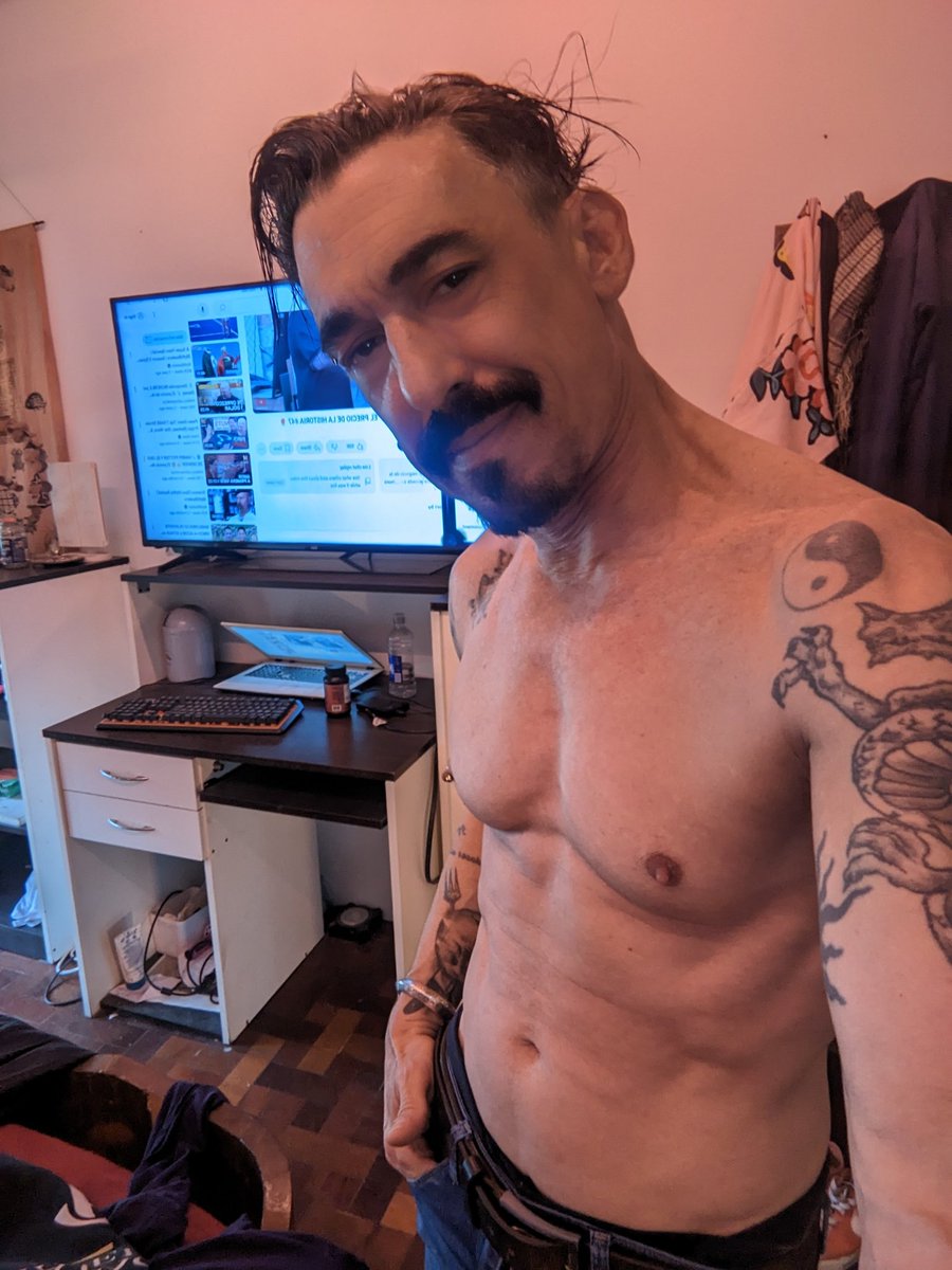 LucasBullifer's tweet photo. Remember me?
Volví después de una relación tóxica!
Quieren nudes? https://t.co/qJ161y1VbM