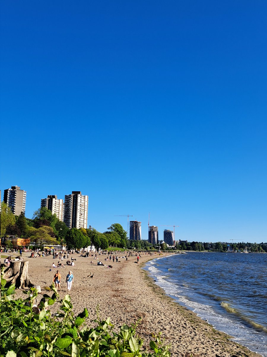 mkt_van's tweet photo. Saw more condos being built while walking by English Bay. It made me a bit sad.. It's like Vancouver’s slowly turning into a different place.
#Vancouver #vancouverbc #yvr https://t.co/SmV5PeuARH