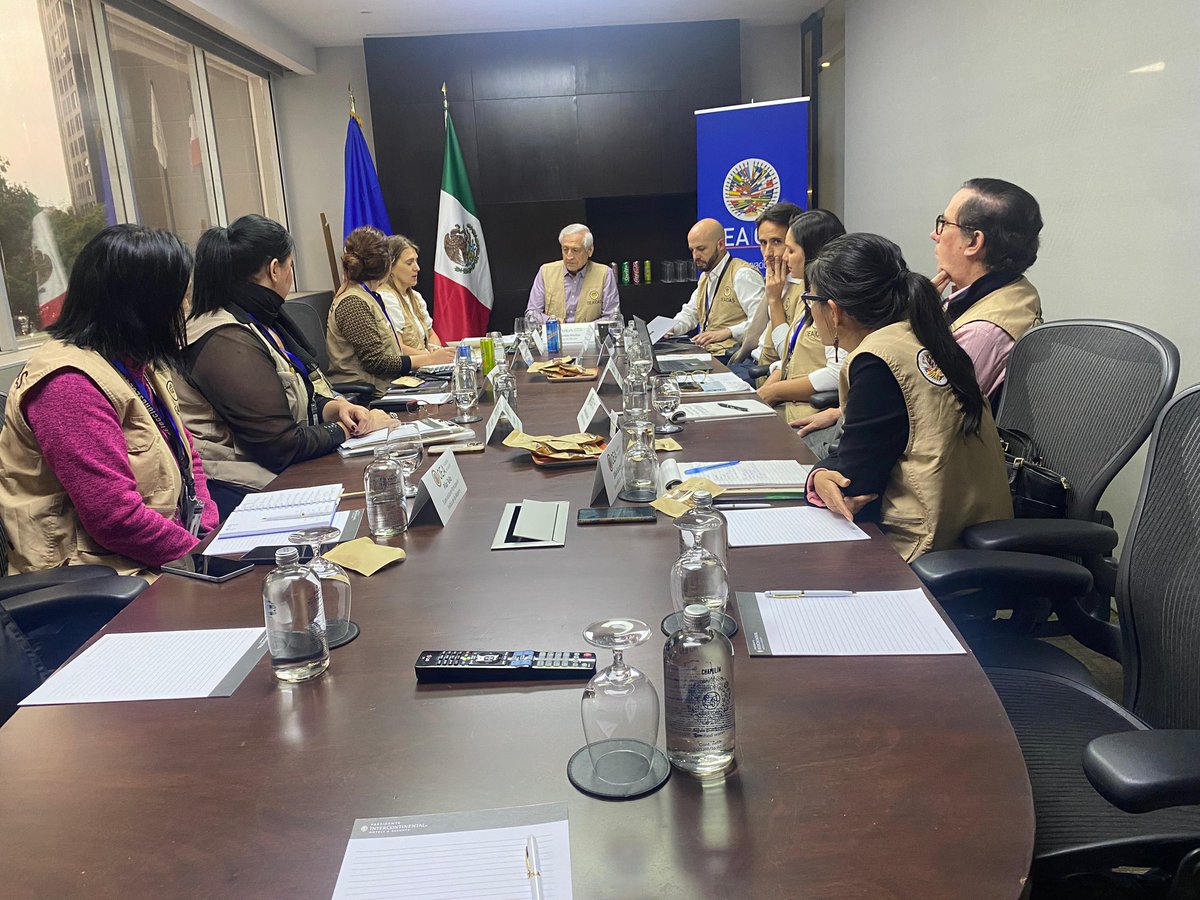 OEA (@oea_oficial) on Twitter photo El Jefe de Misión <a href="/HeraldoMunoz/">Heraldo Muñoz</a> se reunió con l@s especialistas de la #OEAenMéxico que observan las #EleccionesJudiciales del domingo.
El grupo de la #MOE_OEA realizará un análisis de temas relacionados con la organización y tecnología electoral; justicia electoral; judicatura; El Jefe de Misión <a href="/HeraldoMunoz/">Heraldo Muñoz</a> se reunió con l@s especialistas de la #OEAenMéxico que observan las #EleccionesJudiciales del domingo.
El grupo de la #MOE_OEA realizará un análisis de temas relacionados con la organización y tecnología electoral; justicia electoral; judicatura;