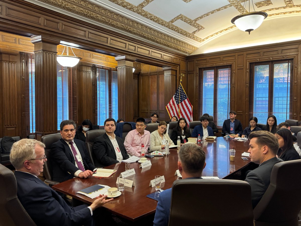 Students and faculty from <a href="/Penn/">Penn</a> visited the Consulate for a discussion with Consul General Walker and our team as part of their U.S.-China relations course. We appreciated their thoughtful perspectives on the bilateral relationship.