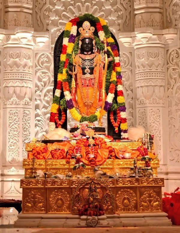सोइ जल अनल अनिल संघात,होइ जलद जग जीवनदाता।।
साधक नाम जपहिं लय लाएं,होहिं सिद्ध अनिमादिक पाएं।।
#जयश्रीराम 🚩